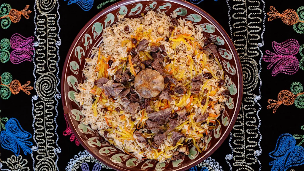 Plov của Uzbekistan: Món cơm đầy quyến rũ và sức mạnh sinh lực