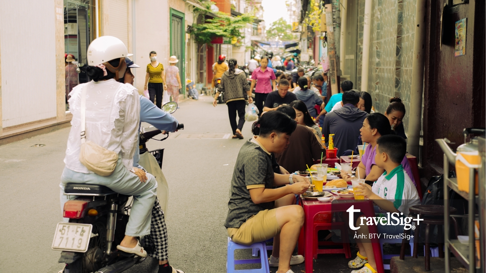 Quán bánh mì chảo đầu tiên Sài Gòn đỏ lửa suốt hơn 60 năm