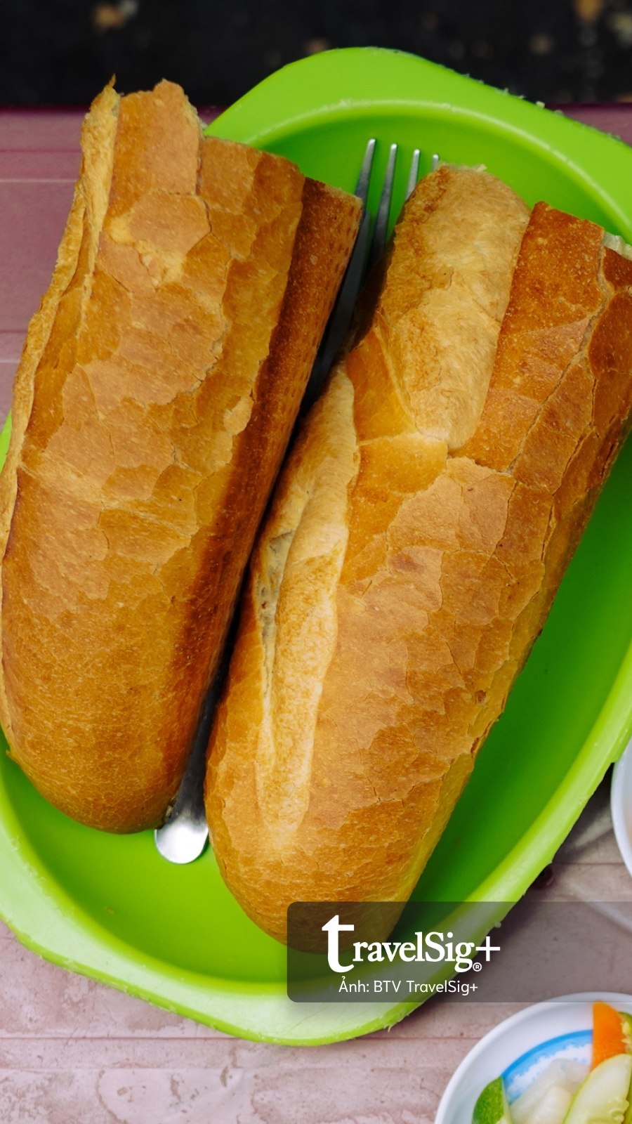 Quán bánh mì chảo đầu tiên Sài Gòn đỏ lửa suốt hơn 60 năm