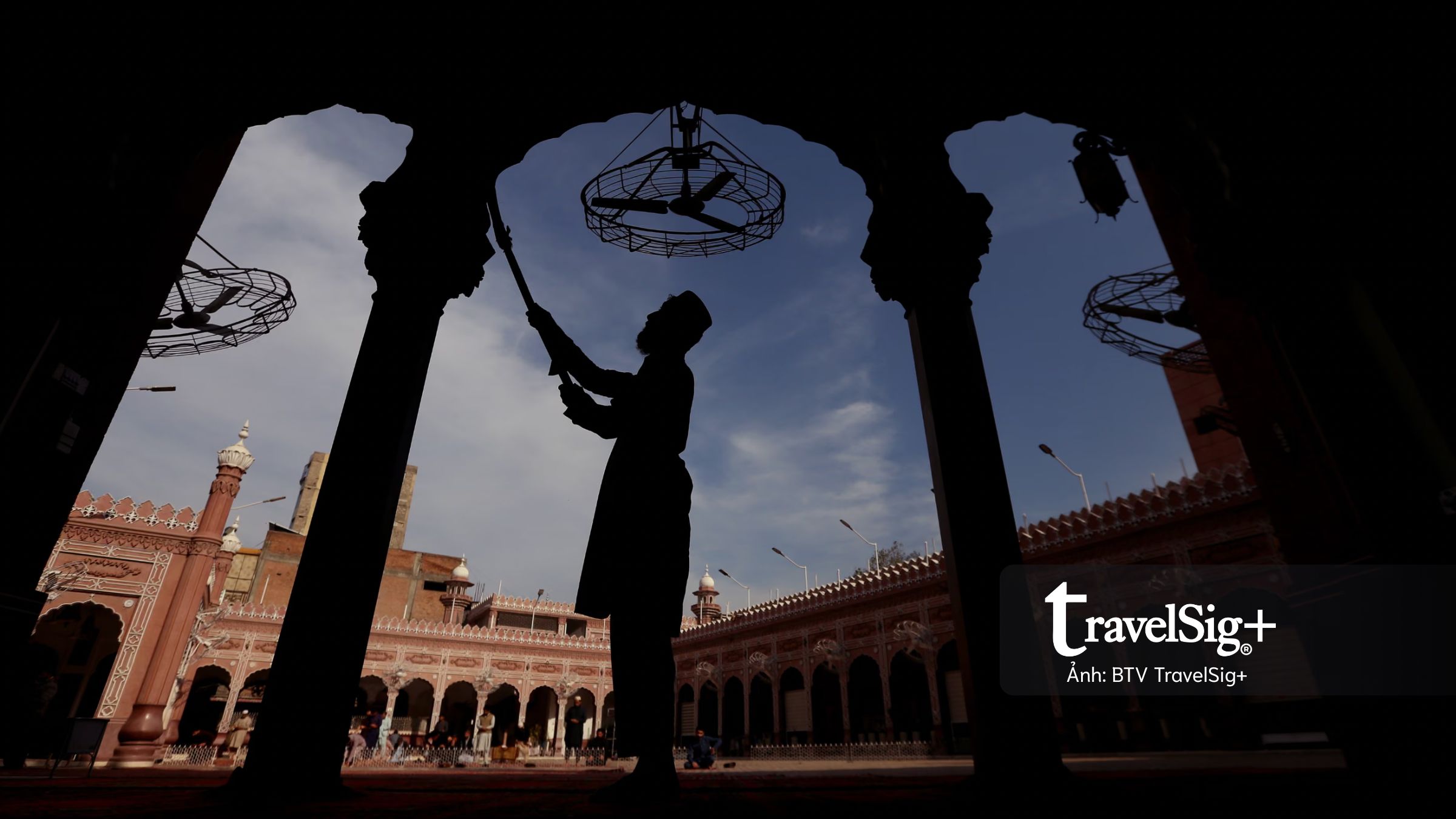 Ramadan 2026: Mùa của hoàng hôn, ánh đèn và những bữa ăn sẻ chia