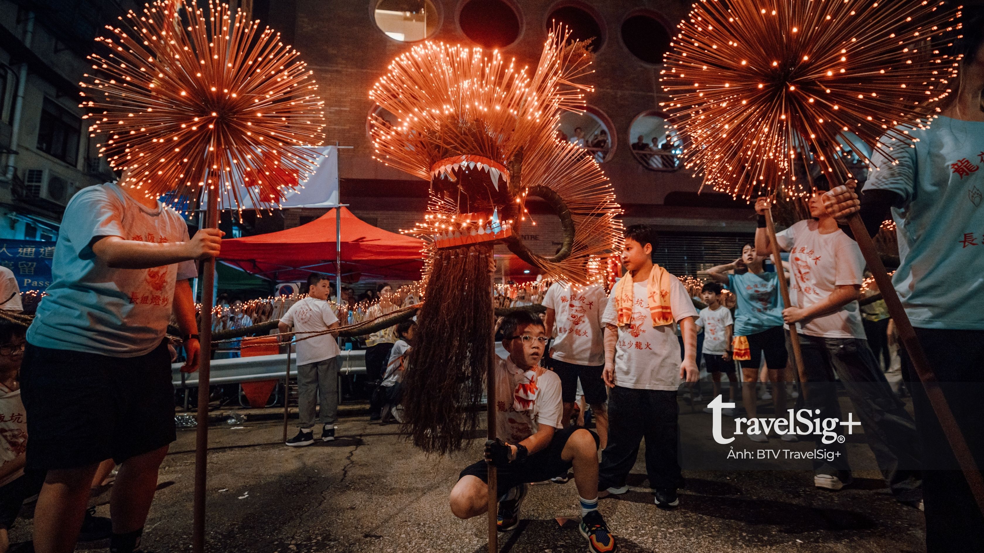 Rồng nhang Tai Hang - vũ khúc của ánh lửa và niềm tin giữa lòng Hồng Kông
