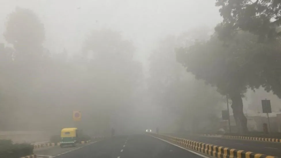 Sương mù dày đặc ở Delhi gây gián đoạn cuộc sống và du lịch tại thủ đô Ấn Độ