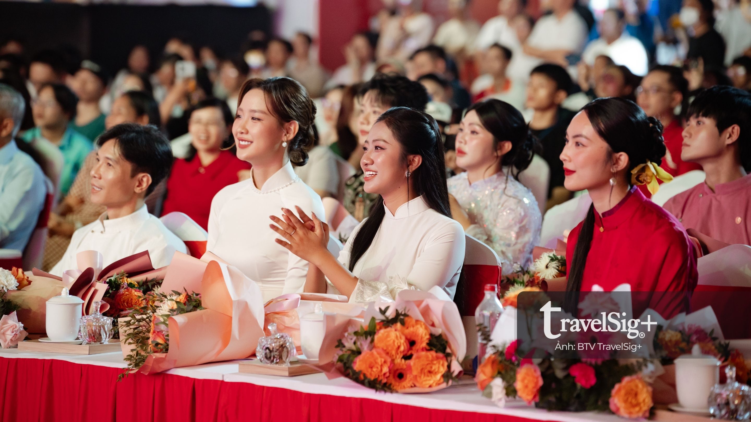 Ban Tổ chức công bố đội ngũ Đại sứ Tuần lễ Du lịch TP.HCM 2025, gồm các gương mặt tiêu biểu trong lĩnh vực doanh nhân, thể thao, nghệ thuật, nhà sáng tạo nội dung, diễn viên, hoa hậu… đặc biệt có Top 20 thí sinh Hội thi Hướng dẫn viên giỏi TP.HCM 2025.