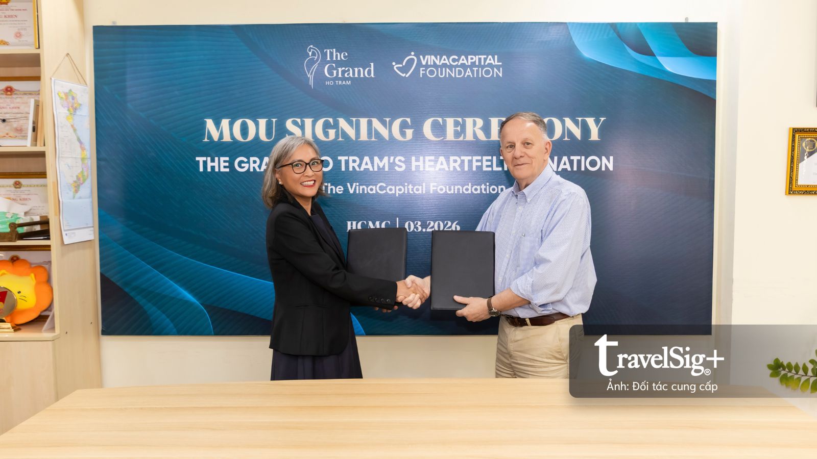 The Grand Ho Tram và cú bắt tay với VinaCapital Foundation hỗ trợ y tế & nhà ở cho người dân vùng lũ