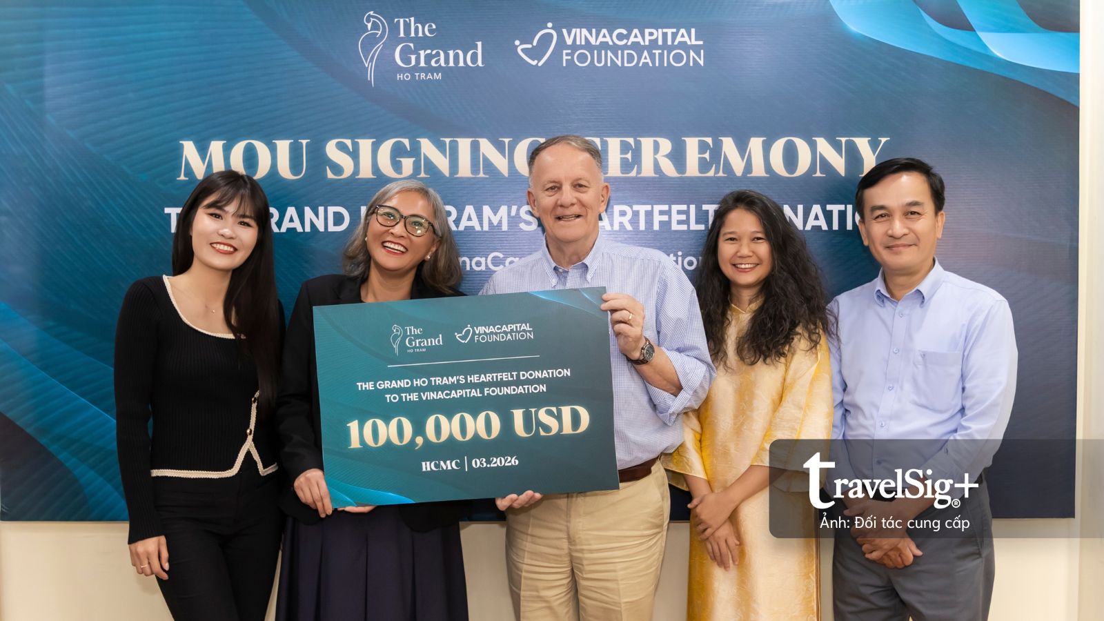 The Grand Ho Tram và cú bắt tay với VinaCapital Foundation hỗ trợ y tế & nhà ở cho người dân vùng lũ