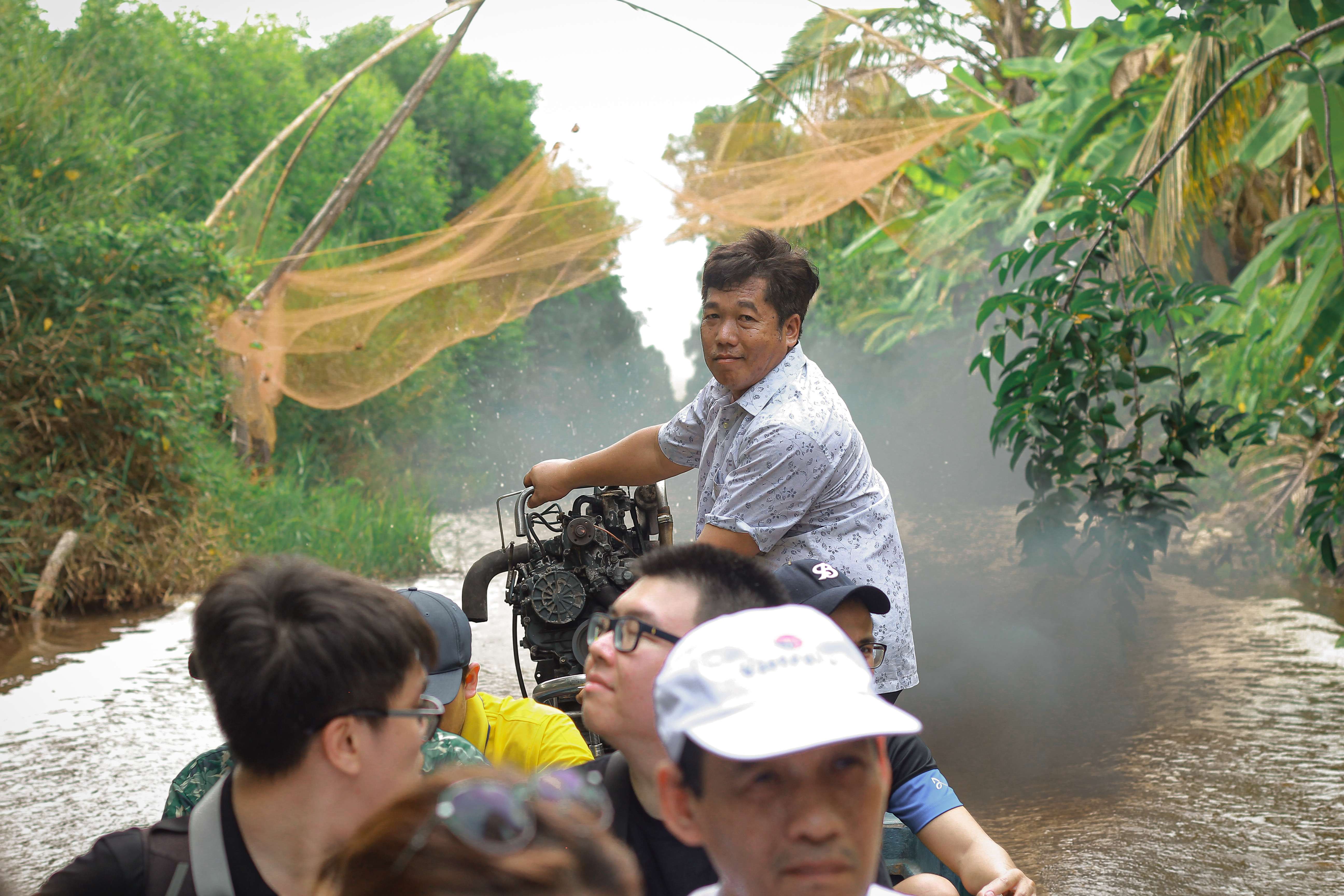 Thử thách gác kèo ong ở rừng tràm U Minh Hạ nơi đất mũi Cà Mau