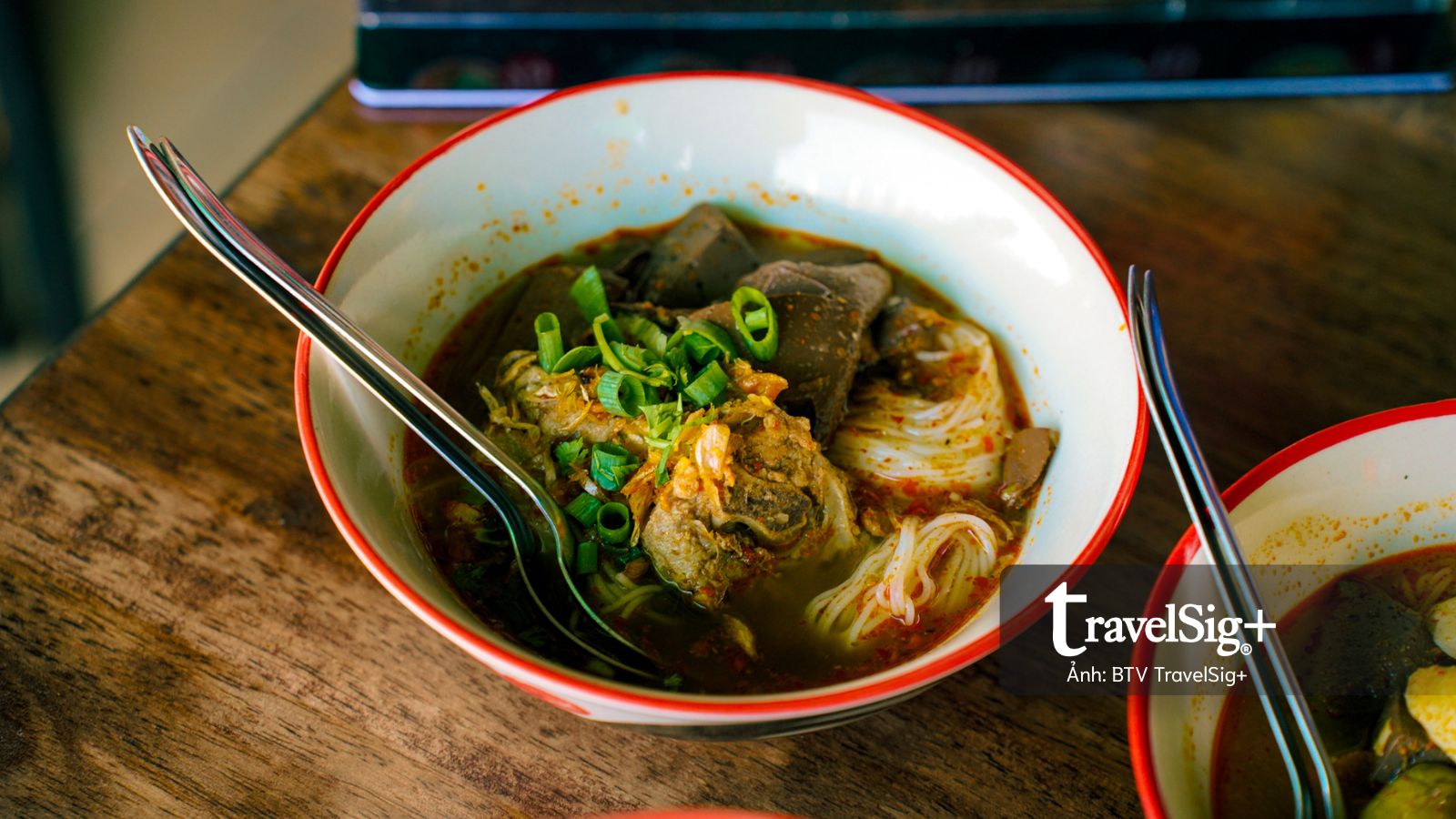“Thưởng” Chiang Mai qua những quán ăn Michelin bình dân