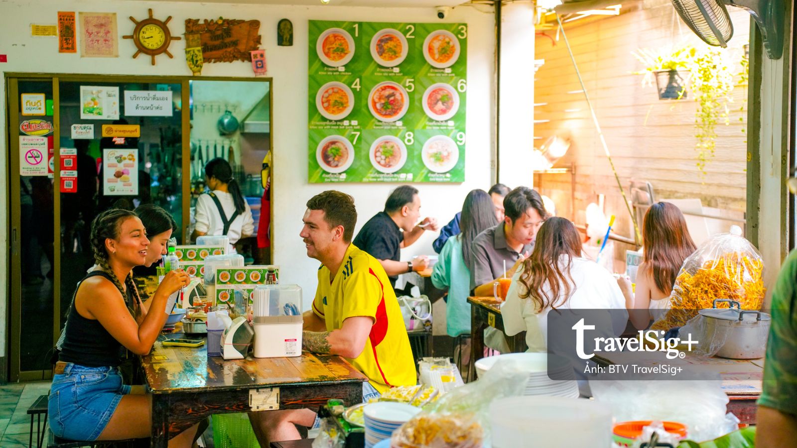 “Thưởng” Chiang Mai qua những quán ăn Michelin bình dân