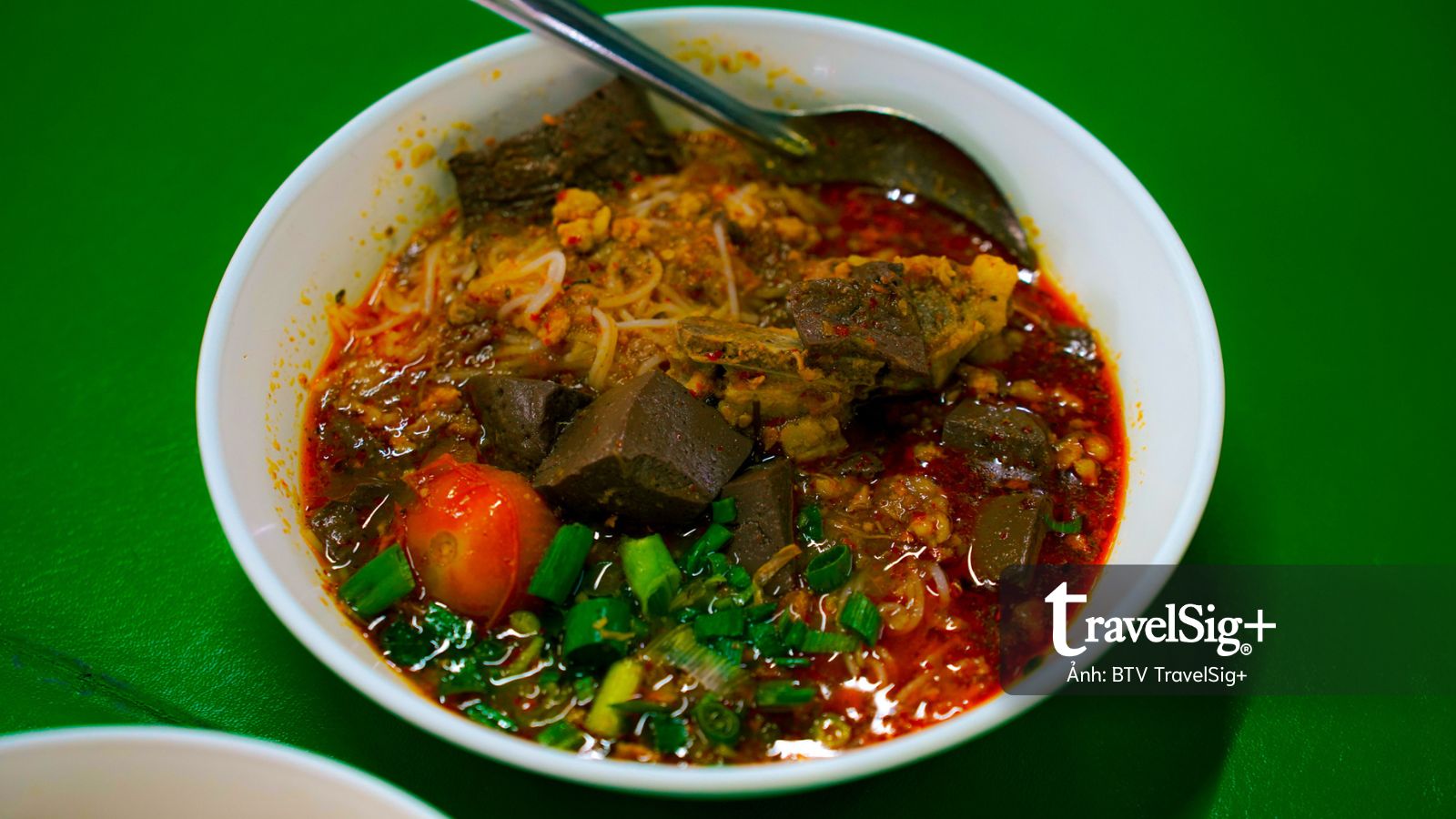 “Thưởng” Chiang Mai qua những quán ăn Michelin bình dân