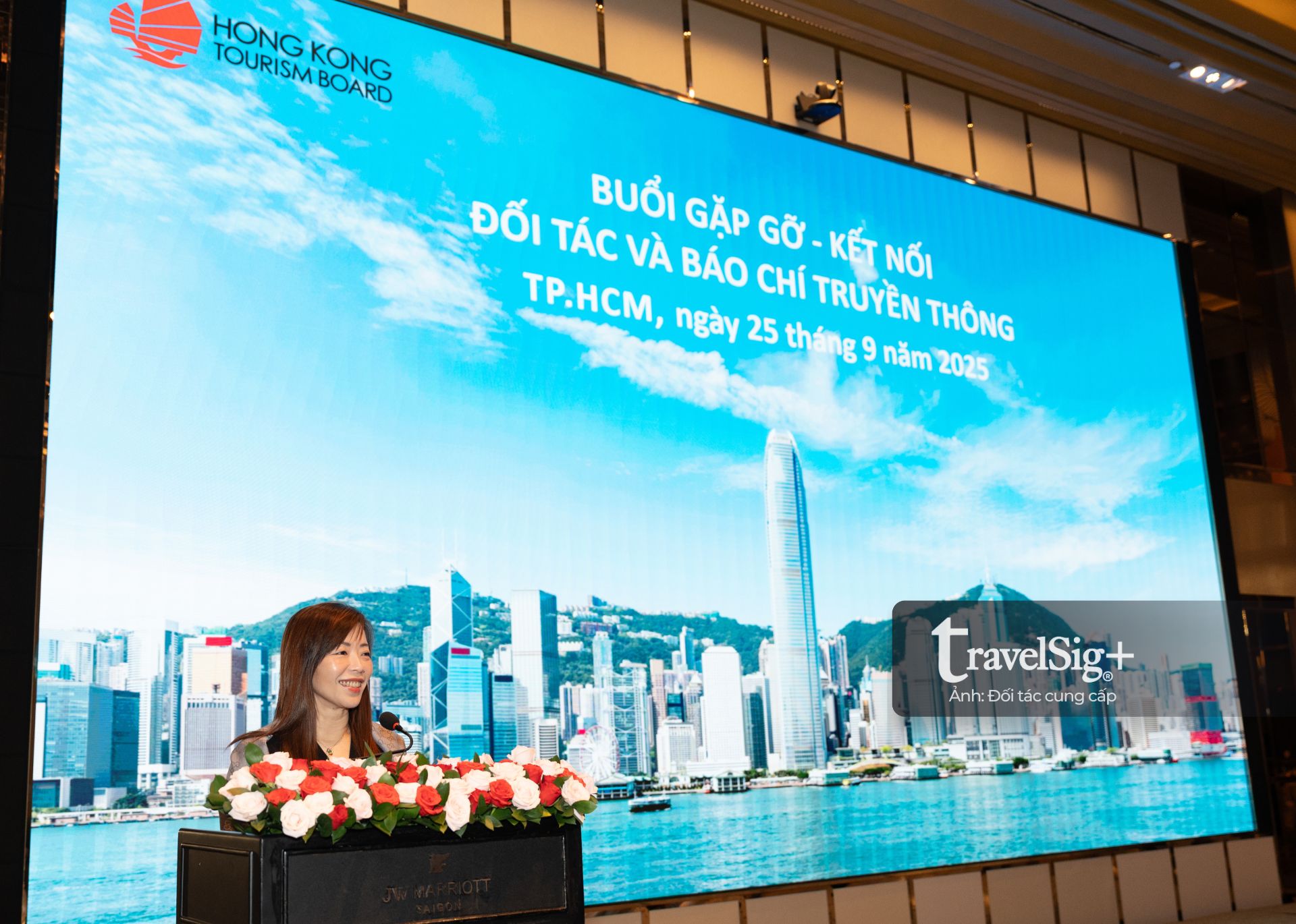 Bà Liew Chian Jia (CJ) - Giám đốc Khu vực Đông Nam Á Trade Marketing Tổng cục Du lịch Hồng Kông chia sẻ tại sự kiện.