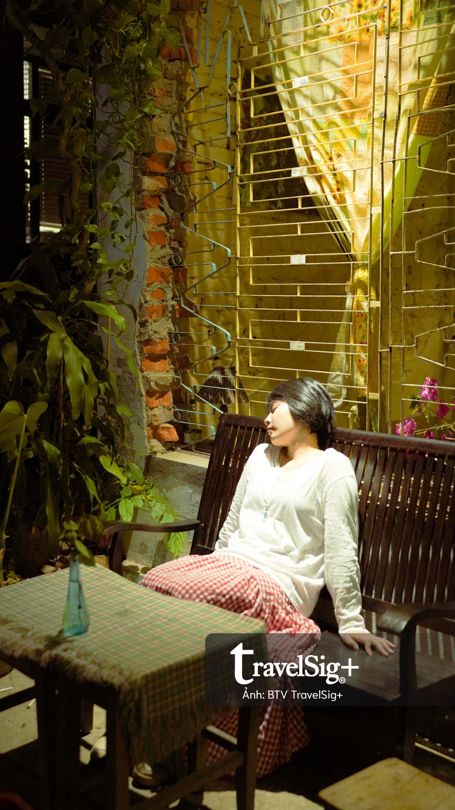 Từ những mảnh phế liệu, View Cafe kể một góc nhìn khác về Huế