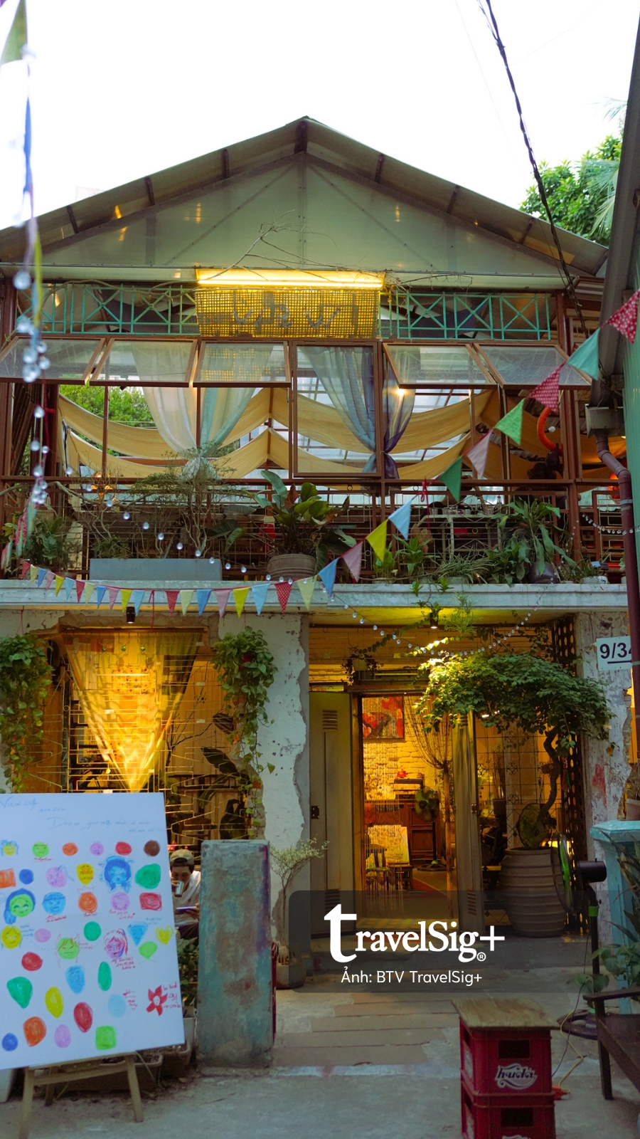 Từ những mảnh phế liệu, View Cafe kể một góc nhìn khác về Huế