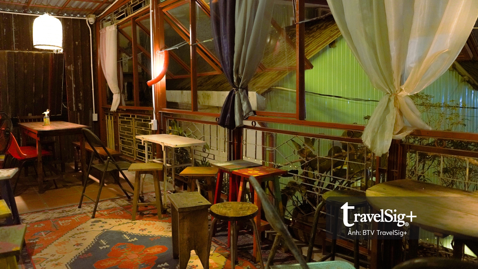 Từ những mảnh phế liệu, View Cafe kể một góc nhìn khác về Huế