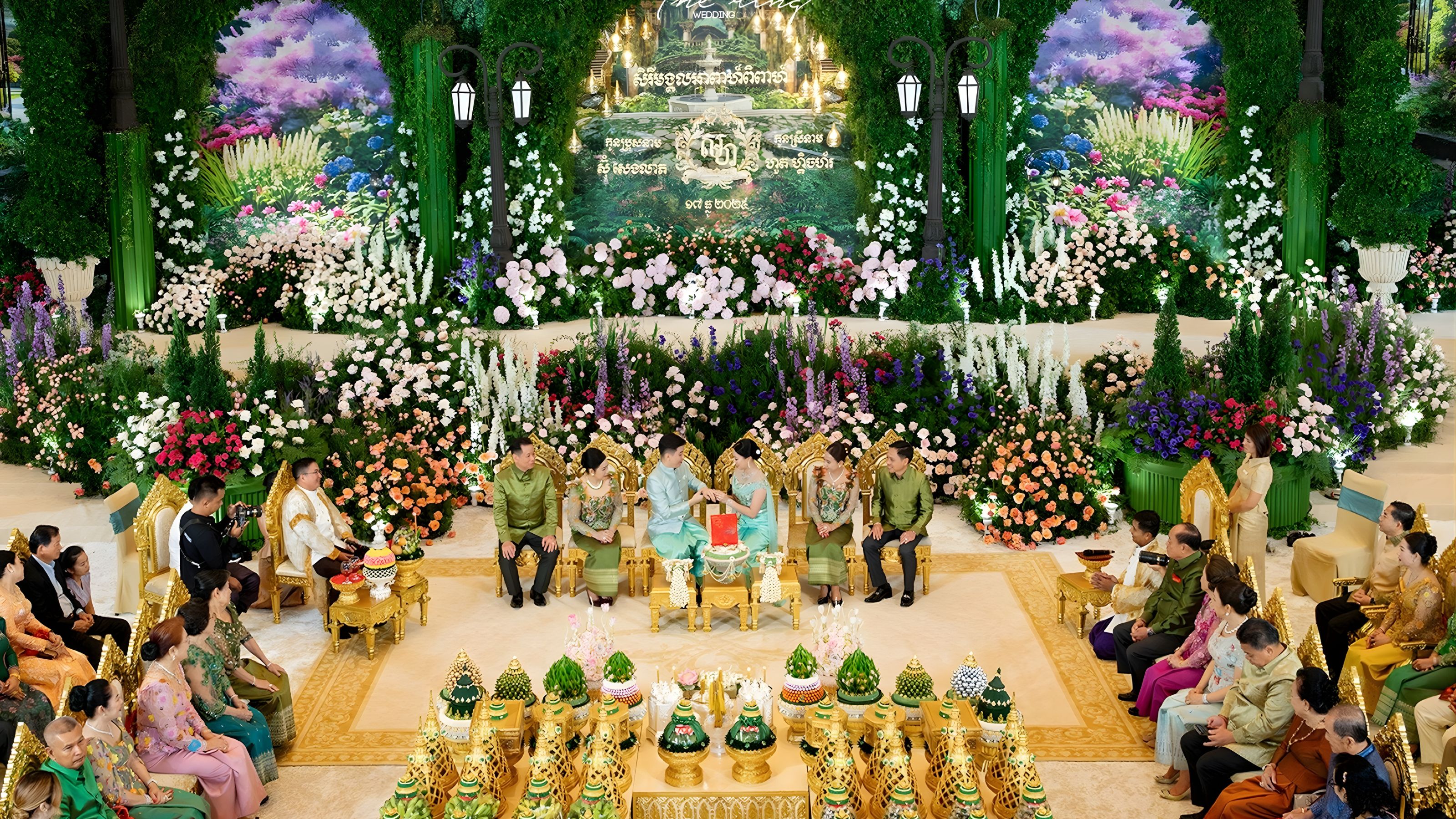 Vì sao đám cưới giới thượng lưu ở Campuchia ngày càng “ngập” hoa tươi và hoành tráng?