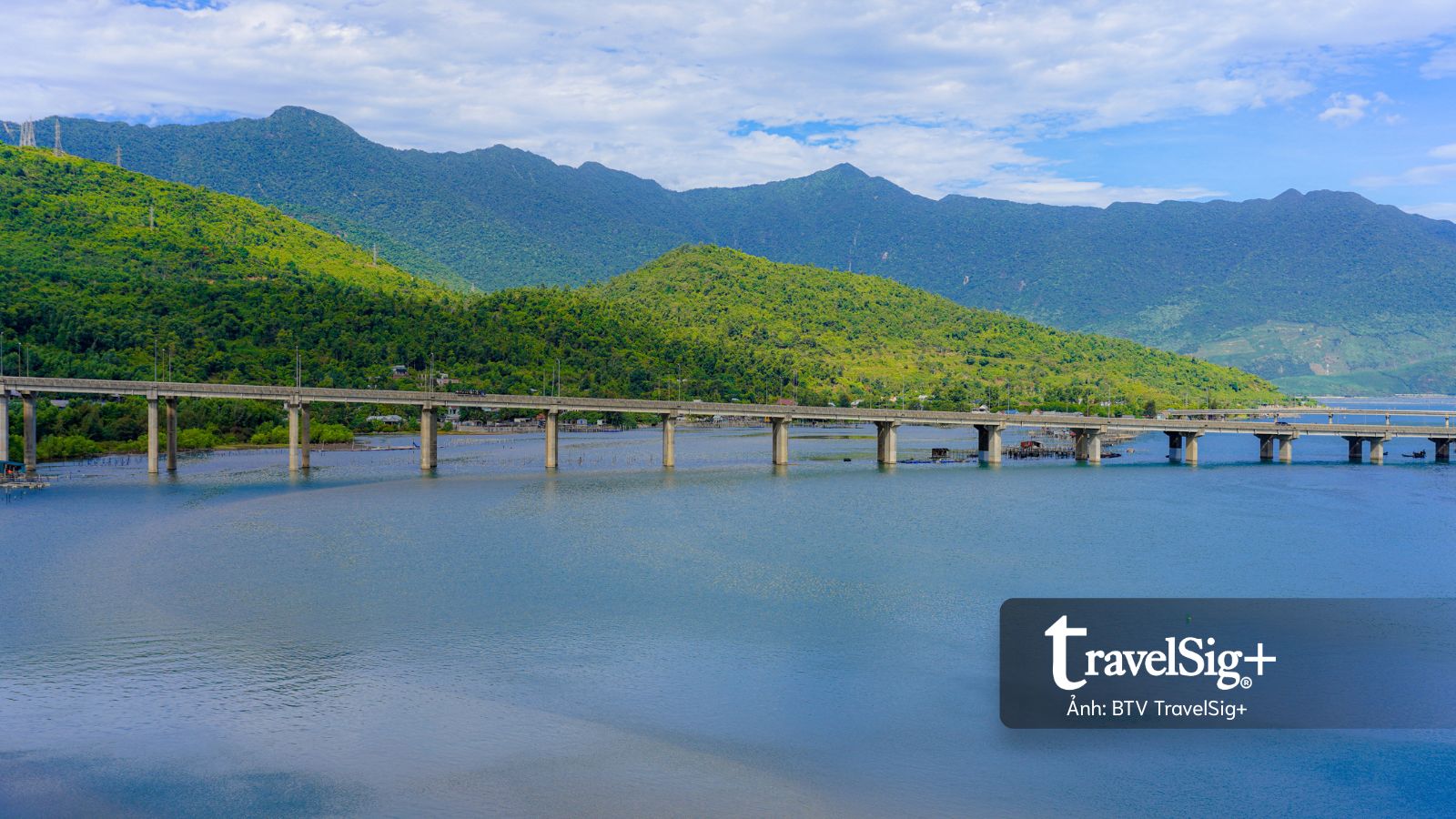 Vượt đèo Hải Vân đến vịnh Lăng Cô dưới chân dãy Bạch Mã