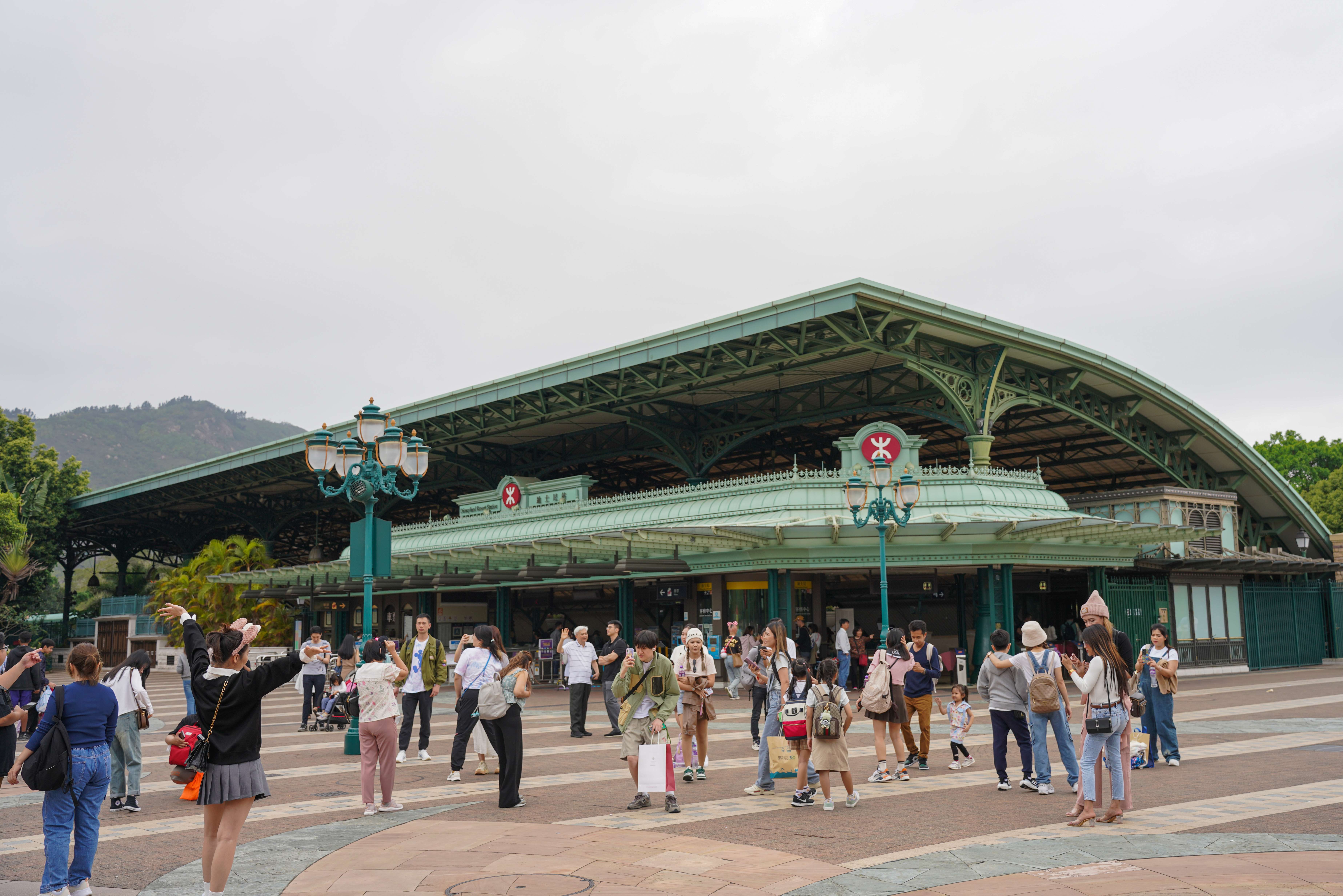 Xứ sở diệu kỳ Disneyland ở Hong Kong