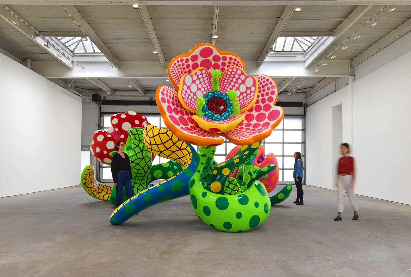 Yayoi Kusama, hành trình từ viên sỏi trắng đến ngôi vương "nữ hoàng chấm bi"