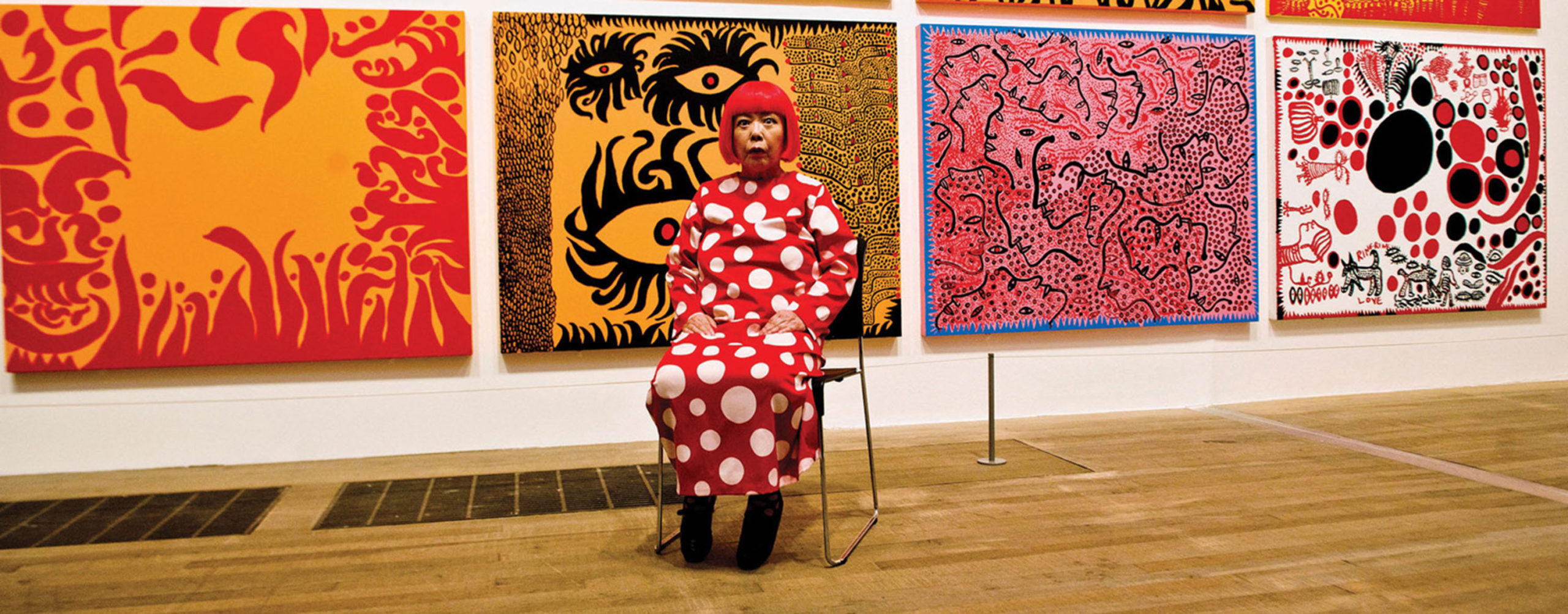Yayoi Kusama, hành trình từ viên sỏi trắng đến ngôi vương "nữ hoàng chấm bi"